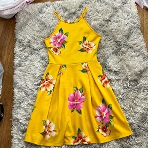 Soprano Yellow dress (S)